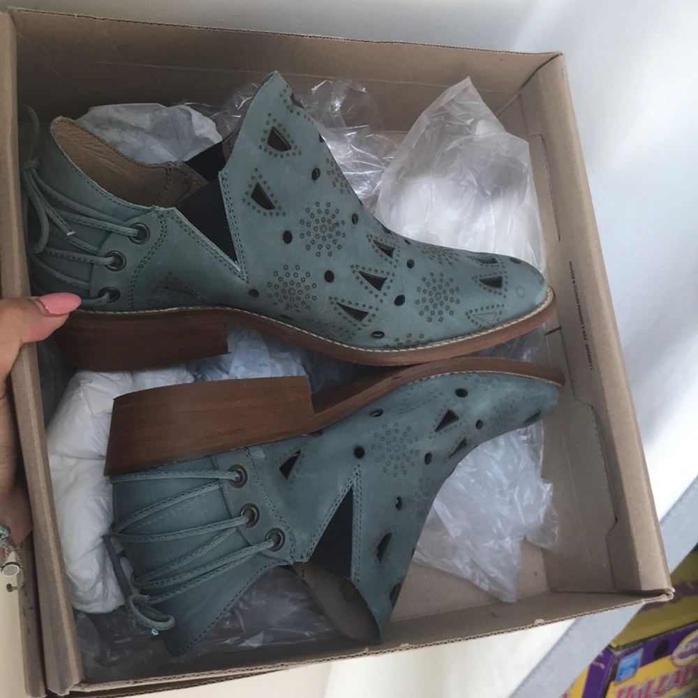 Ankle booties
